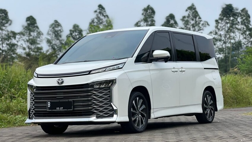 Toyota New Voxy 2022 Bebas Banjir Bebas Tabrak Jaminan Dokumen Asli
