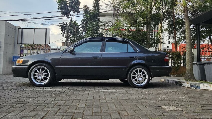 Toyota Corolla 2000 Bensin