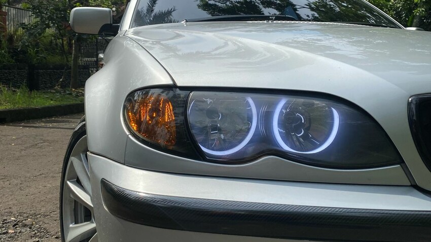 BMW 325i nik 2002