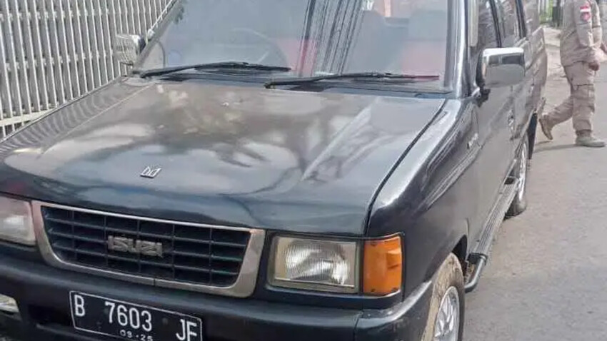 Last Edition Mulus Istimewa ! Isuzu Panther Grand Royale 2.5 Biru 2000