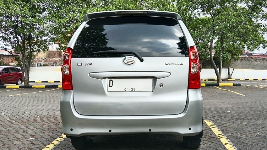 Super istimewa low km Daihatsu Xenia 2010 Bensin