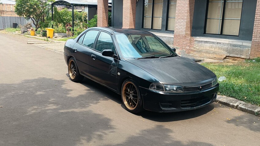 Mitsubishi Lancer 2001 Bensin