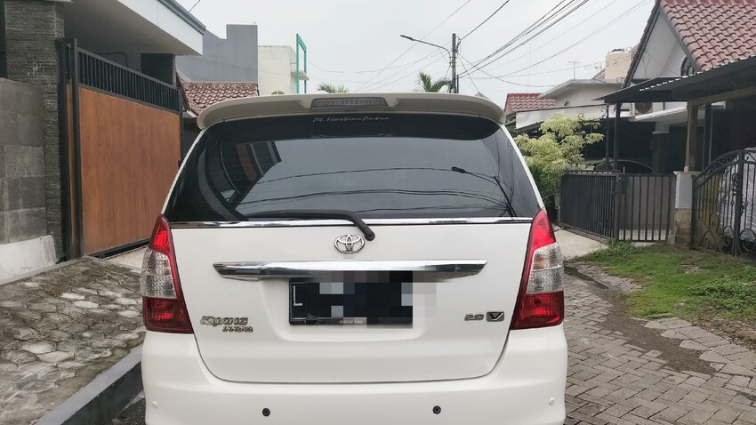 Toyota Kijang Innova 2012 Bensin