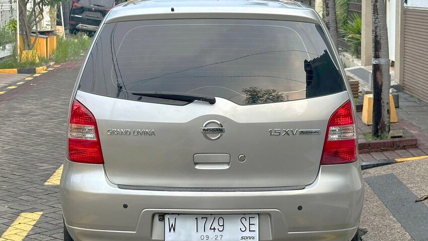 Nissan Grand livina 2010 Bensin