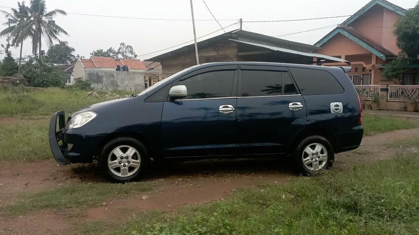 Toyota Kijang Innova 2005 Bensin