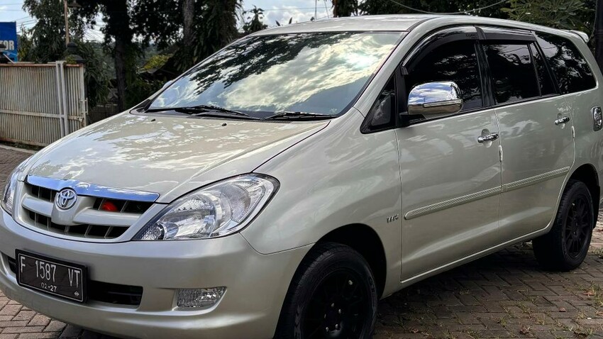 Toyota Kijang Innova 2006 Bensin