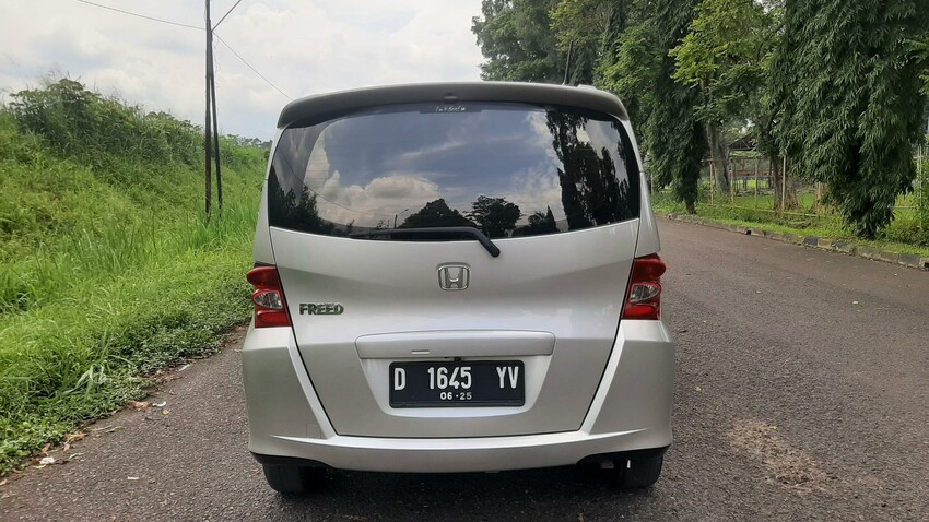 Dp 5jt Honda Freed S A/t  2011 MURAH