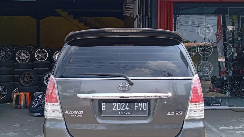 Toyota Kijang Innova 2009 v maic Bensin