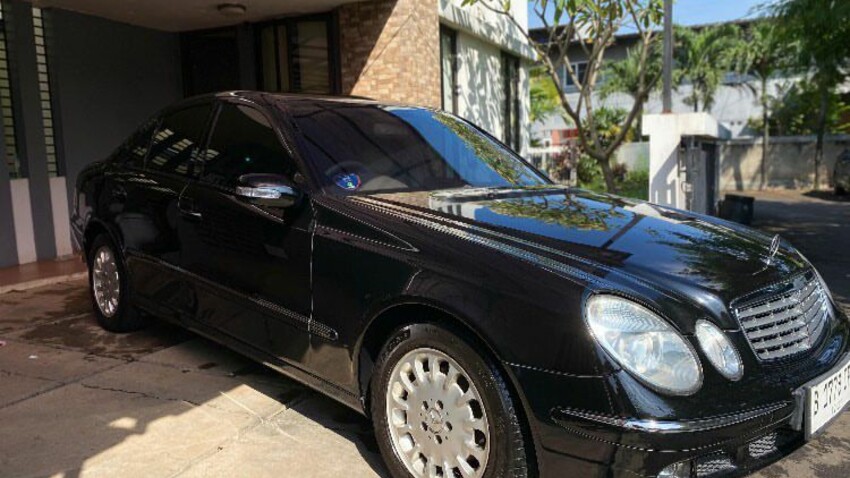 Mercedes-Benz E260 2005 Bensin