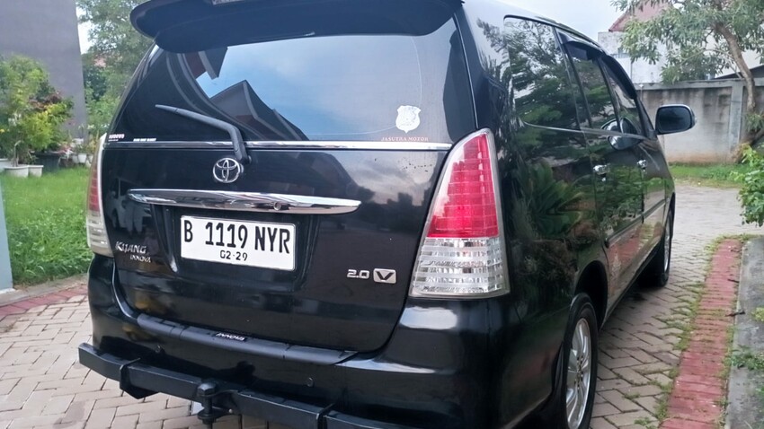 Toyota Kijang Innova 2010 Bensin