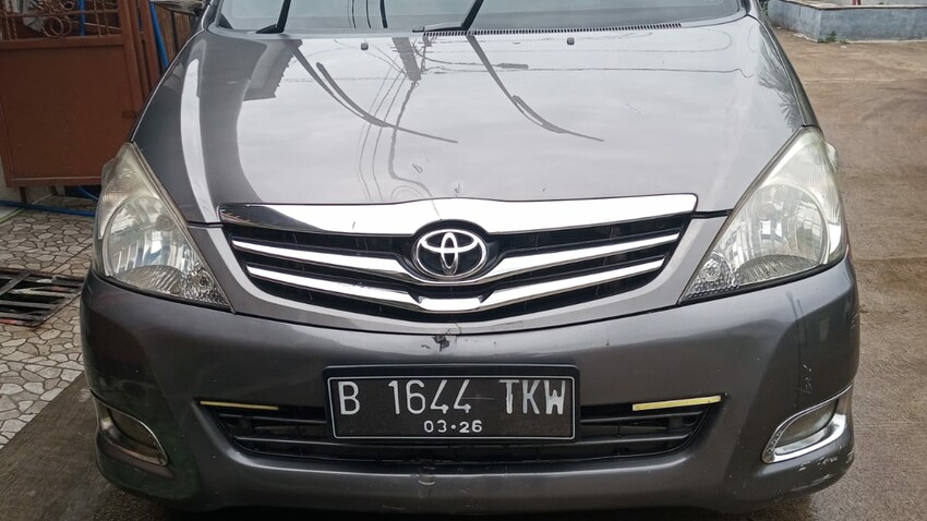 Toyota Kijang Innova 2011 Bensin