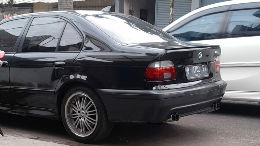 BMW 520i 2003 Bensin