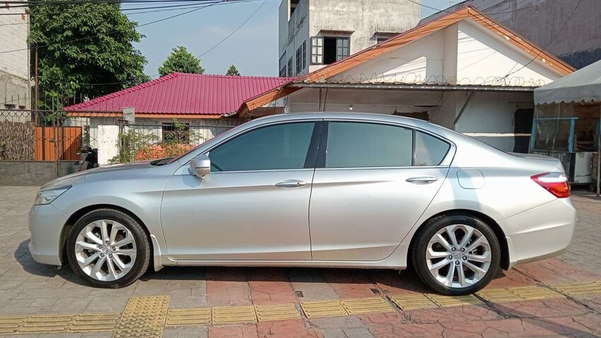 Honda Accord 2011 Bensin