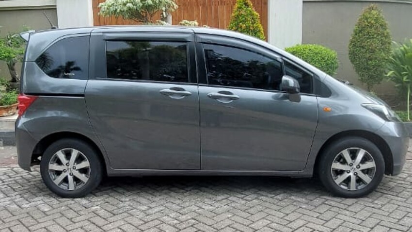 Honda Freed 2012 sangat bagus luar dalam tangan 1 nopol L