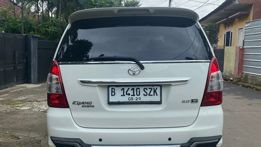 Toyota Kijang Innova 2012 Bensin