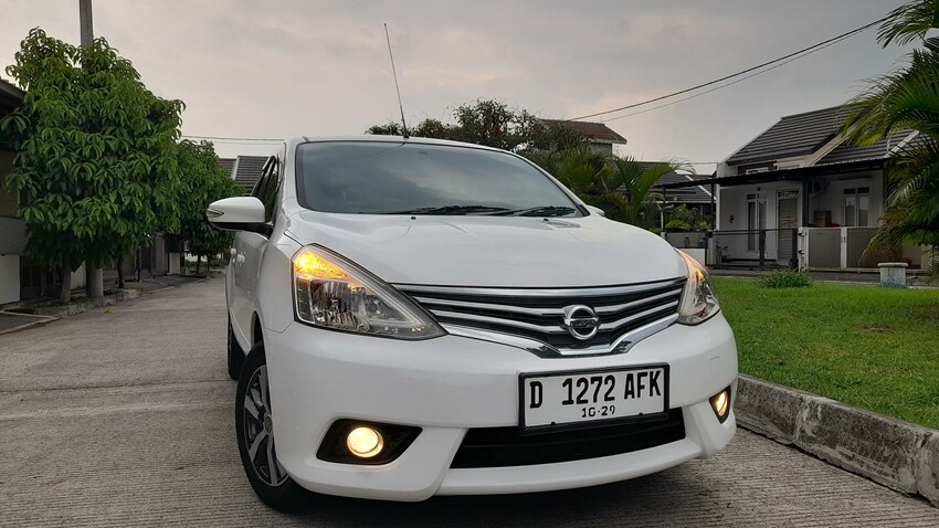 LowKM 38rb ! Nissan Grand Livina 1.5 XV AT 2017