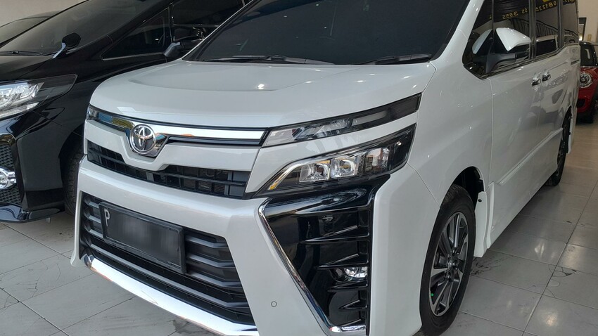 Toyota Voxy 2.0 Putih 2018 Automatic