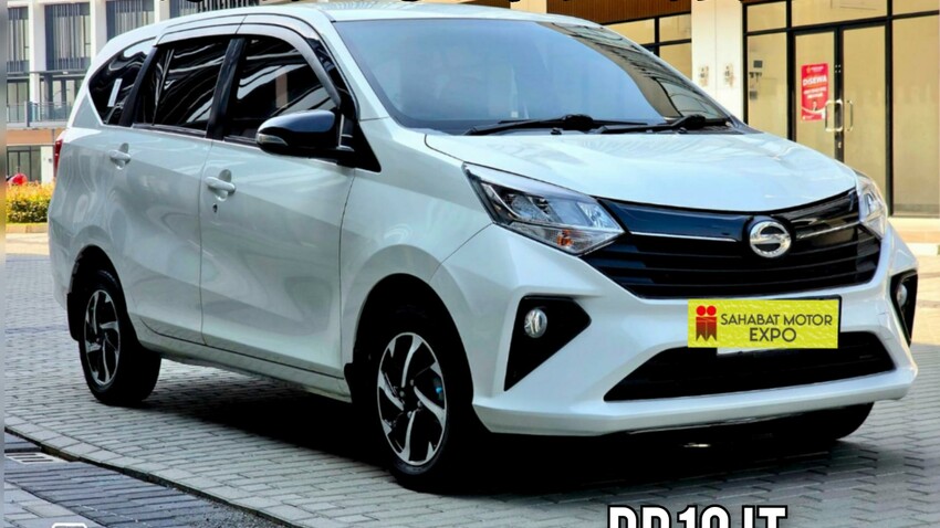 Mobil 3 Baris DP 10jt Daihatsu Sigra 1.2 R AT 2024 Putih