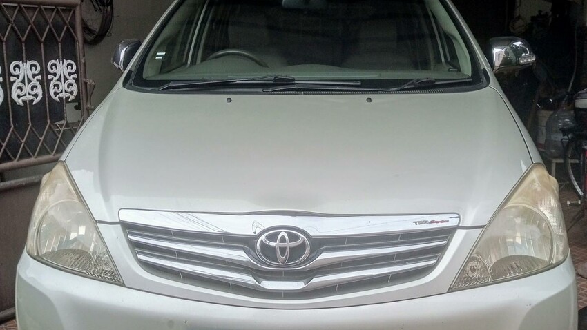 Toyota Kijang Innova 2010 Bensin