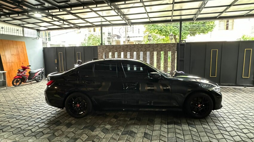BMW 320i 2021 Bensin
