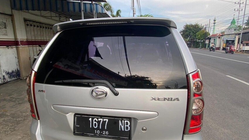 Daihatsu Xenia 2011 Bensin