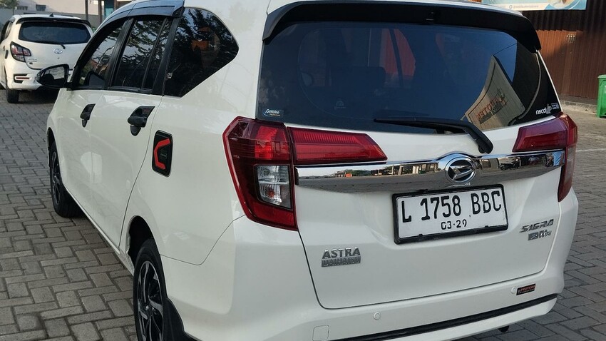 Daihatsu Sigra R Deluxe 2024 istimewa
