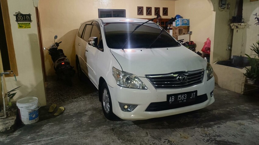 Toyota Kijang Innova 2012 Bensin