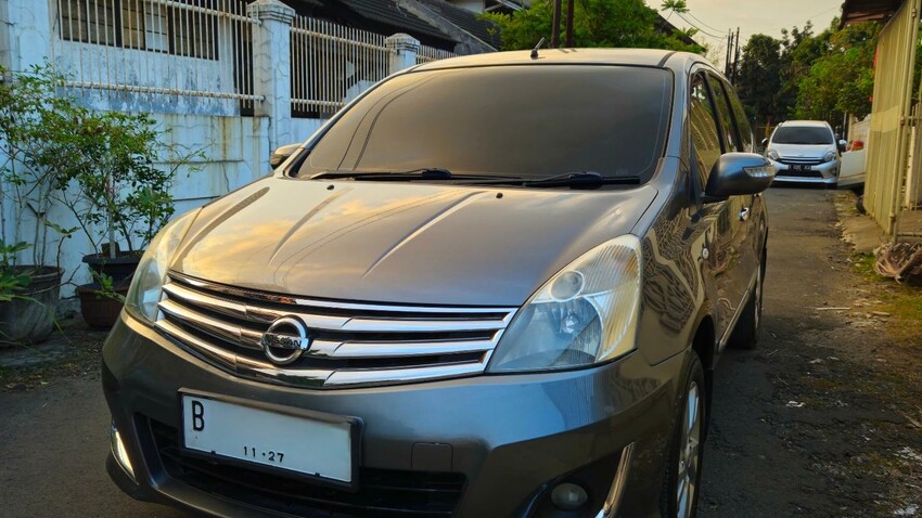 Nissan Grand livina Ultimate 2012 Bensin Matic