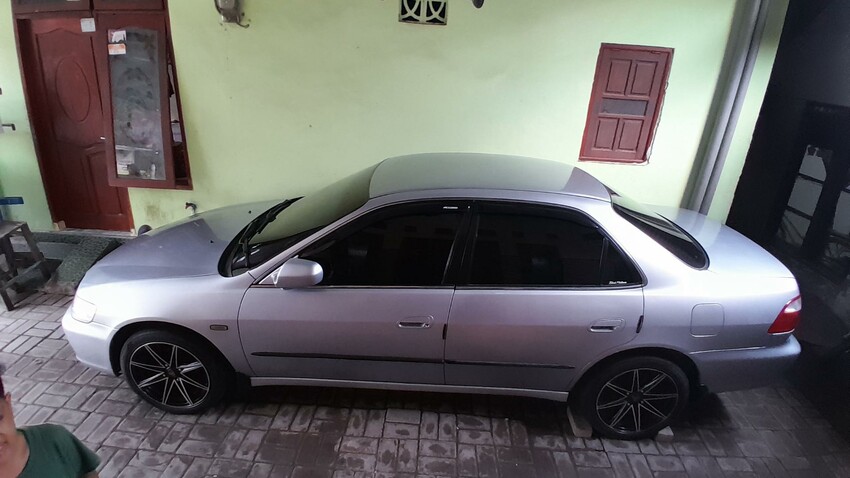 Honda Accord 2000 Bensin