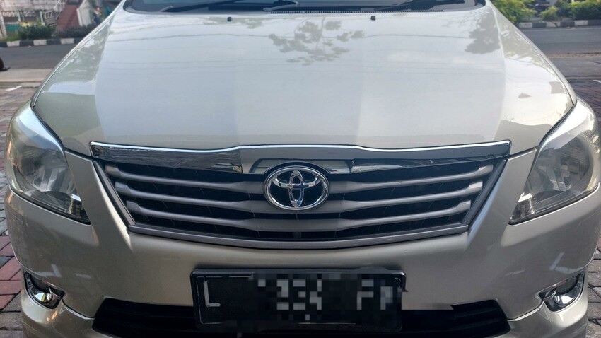 Toyota Kijang Innova 2011 Luxury Bensin