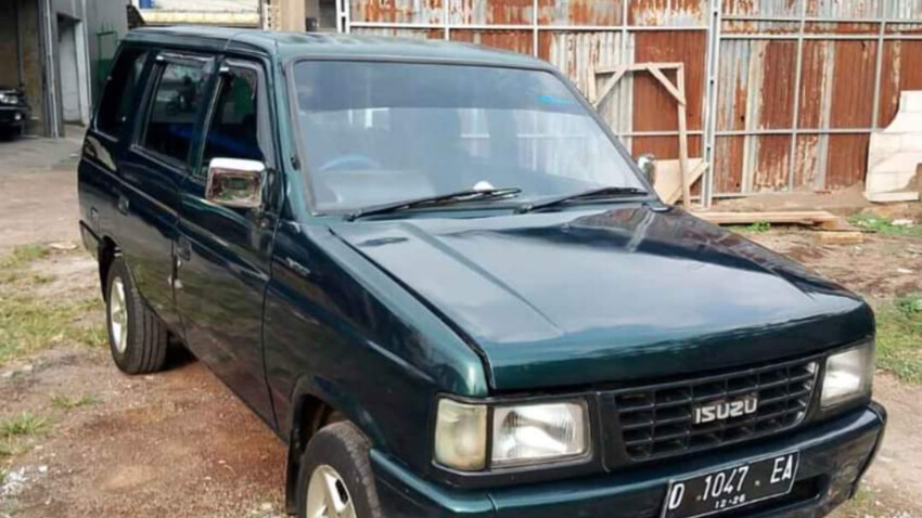 Mulus Istimewa Isuzu Panther Royale 2.5 Diesel Warna Hijau Tahun 1997