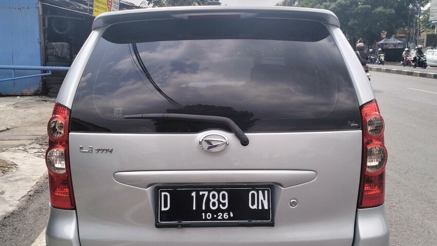 Xenia 1.0 Li dlx Mt 2011 Kredit Dp.5Jt