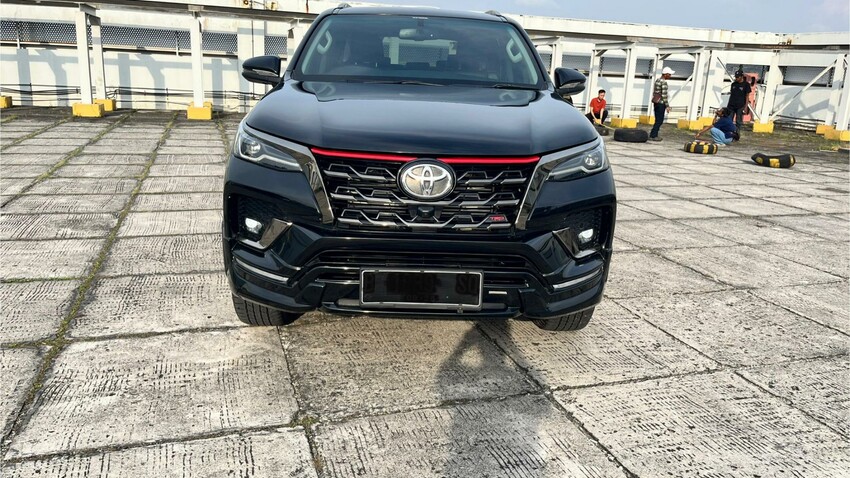 Toyota Fortuner 2,4 Vrz Trd 4x2 At 2021