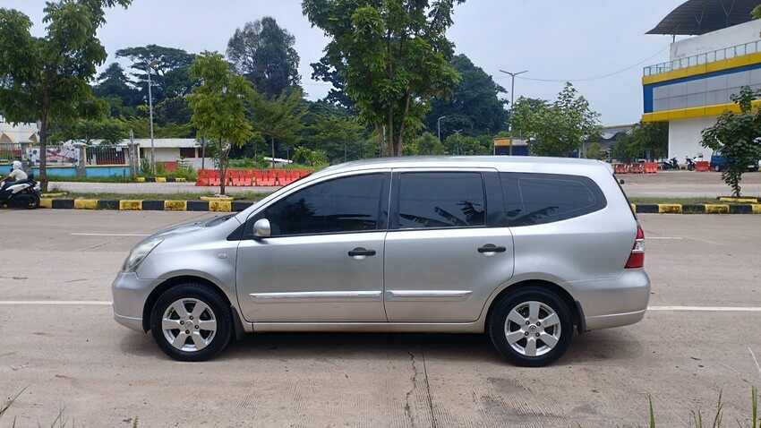 Nissan Grand livina 2010 Bensin