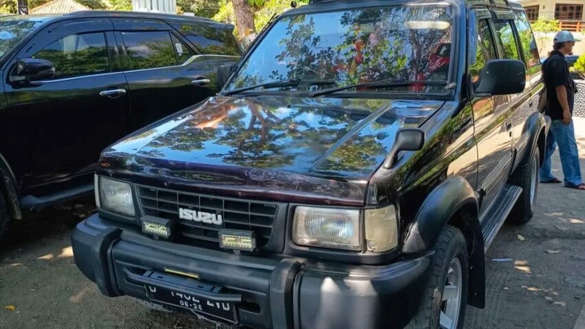 Murah Siap Pakai ! Isuzu Panther Hi Sporty 2.5 Warna Biru Tahun 1998