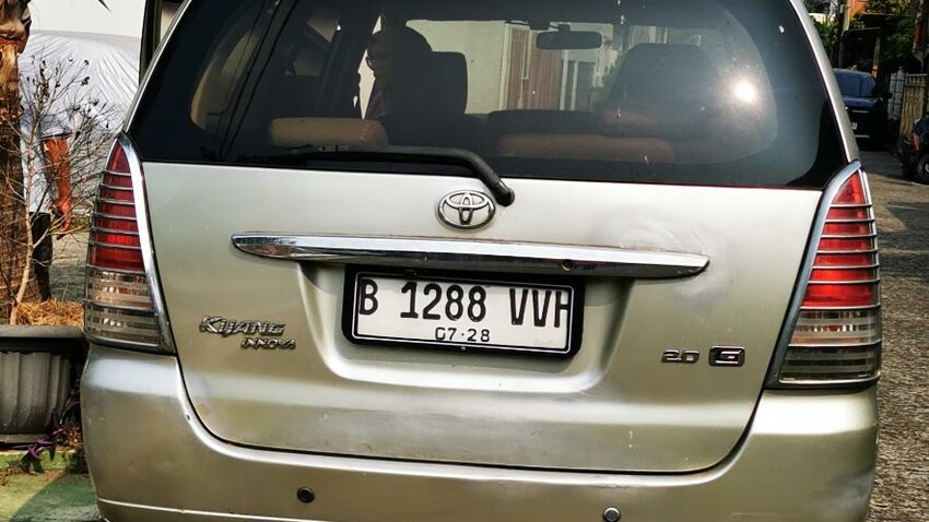 Toyota Kijang Innova 2005 Bensin