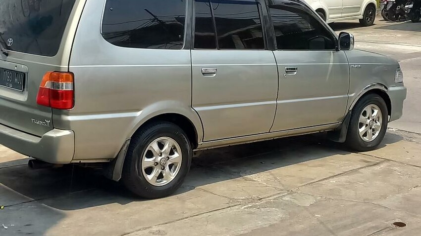 Toyota Kijang 2004 Bensin