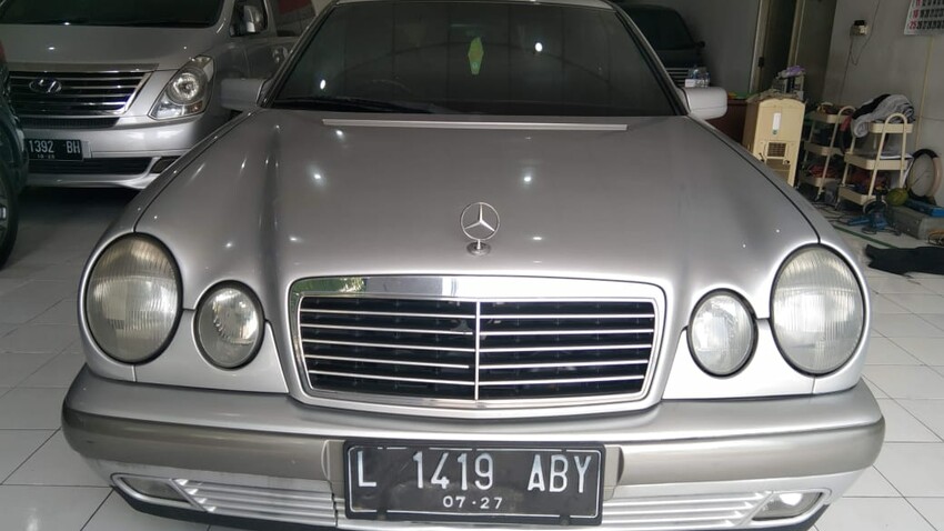 Mercedes-Benz E230 2.3 Manual 1996 Silver Clasic