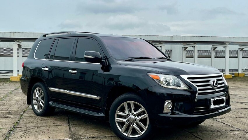 Lexus LX570 Luxury 2013 Low KM 60RB Antik