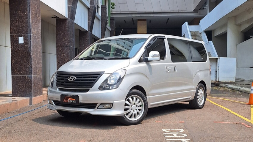 GOOD CONDITION! HYUNDAI H1 BENSIN 2.4XG 2012  H-1 2.4 XG