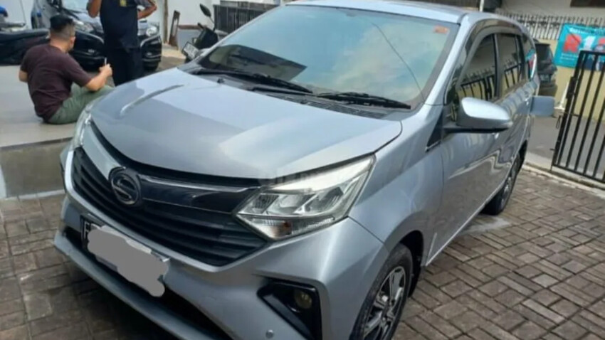 Daihatsu Sigra R Deluxe 2021 Bensin