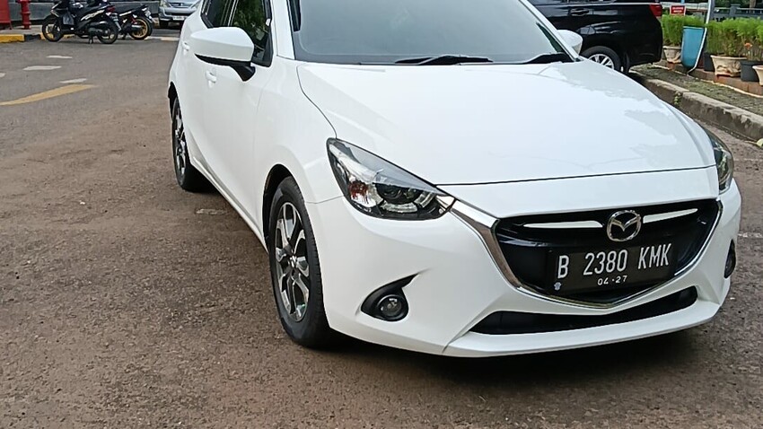 Mazda 2 R sykactiv 1.5 Automatic 2015