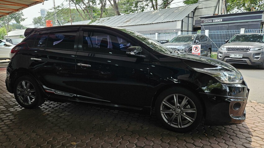 YARIS S TRD MATIK AT 2017 CASH KM RENDAH PEMAKAI