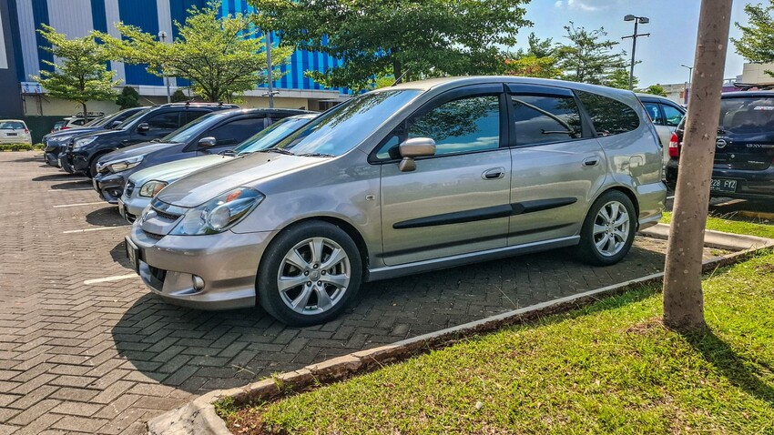 Honda Stream 2005 Bensin