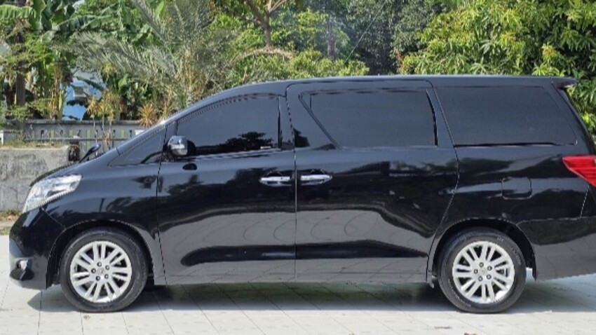 Daihatsu ayla 1.2 R manual white