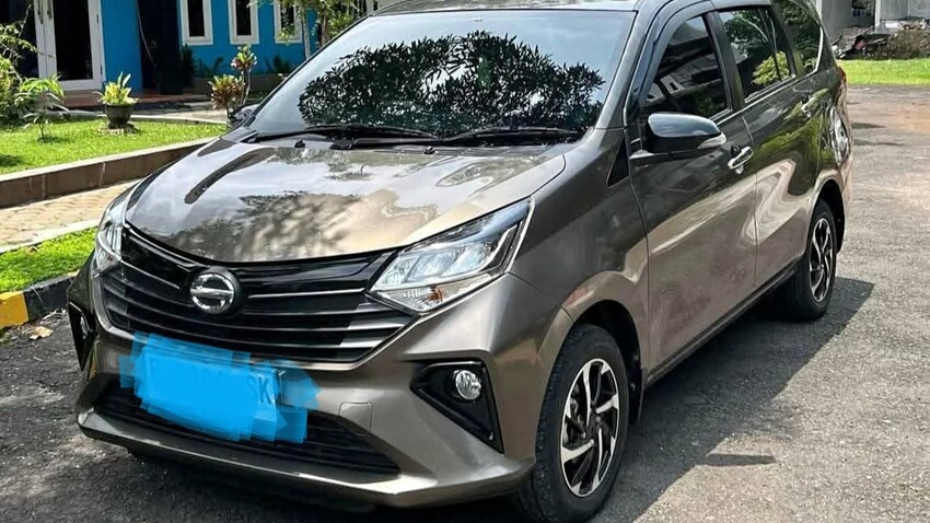 Tdp 10Jutaan Daihatsu New Sigra R MT Warna Bronze