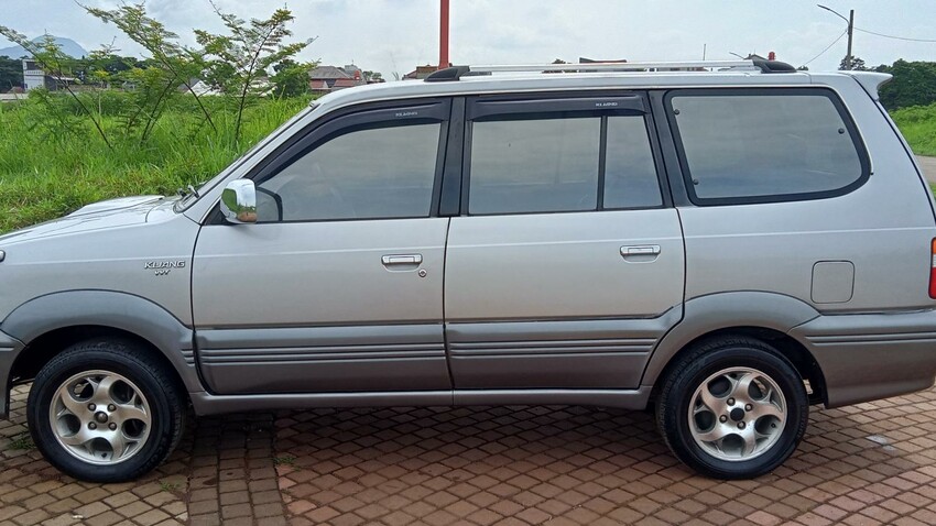 Toyota kijang Krista Grand Luxury EFI 2.0 manual thn 2001 istimewa