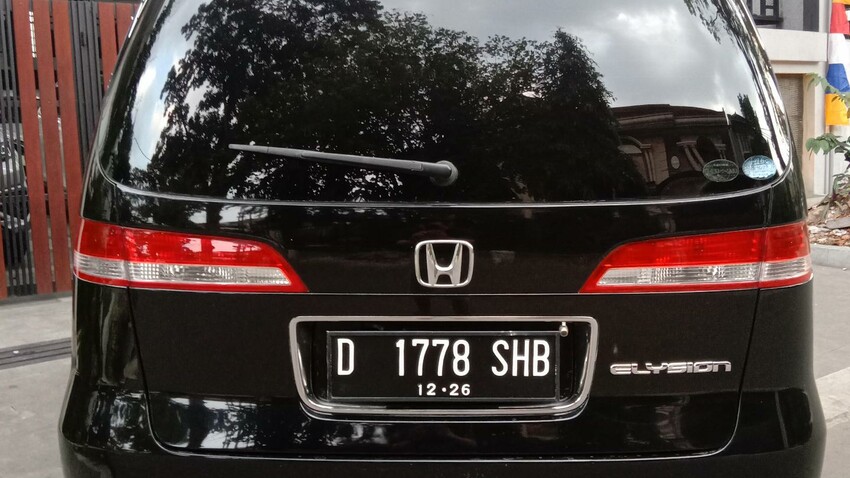 Honda Elysion 2,4 VTEC CBU th 2005 AT istimewa antik terawat bisa TT