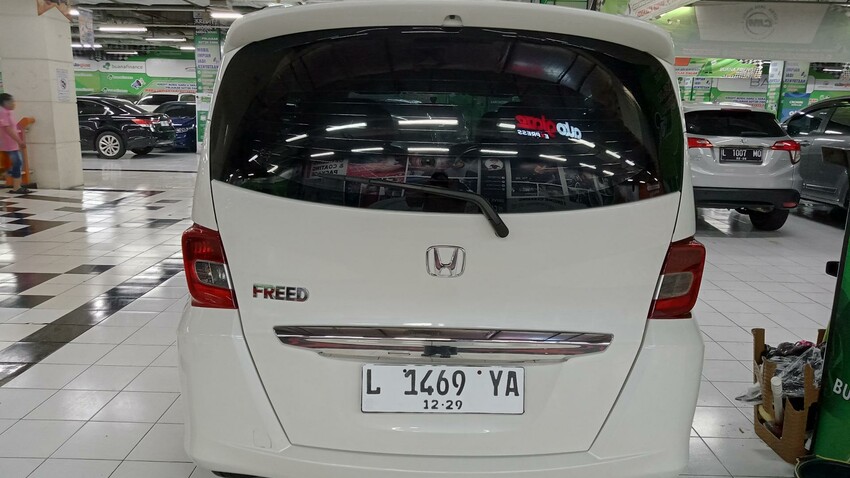 ISTIMEWA HONDA FREED E PSD AT 2014 PUTIH