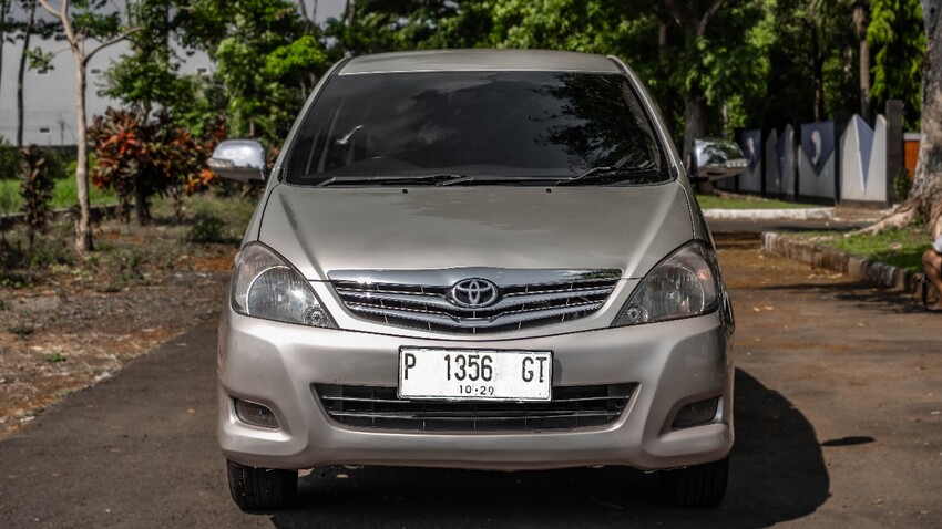 Toyota Kijang Innova 2009 Bensin